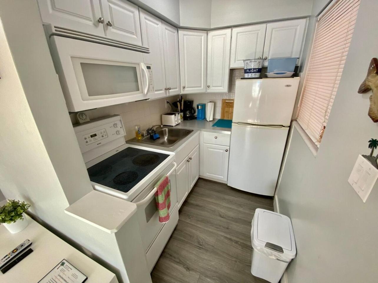 Studio Intracoastal Views! 5 Min Walk To The Beach Villa Pompano Beach Exterior photo